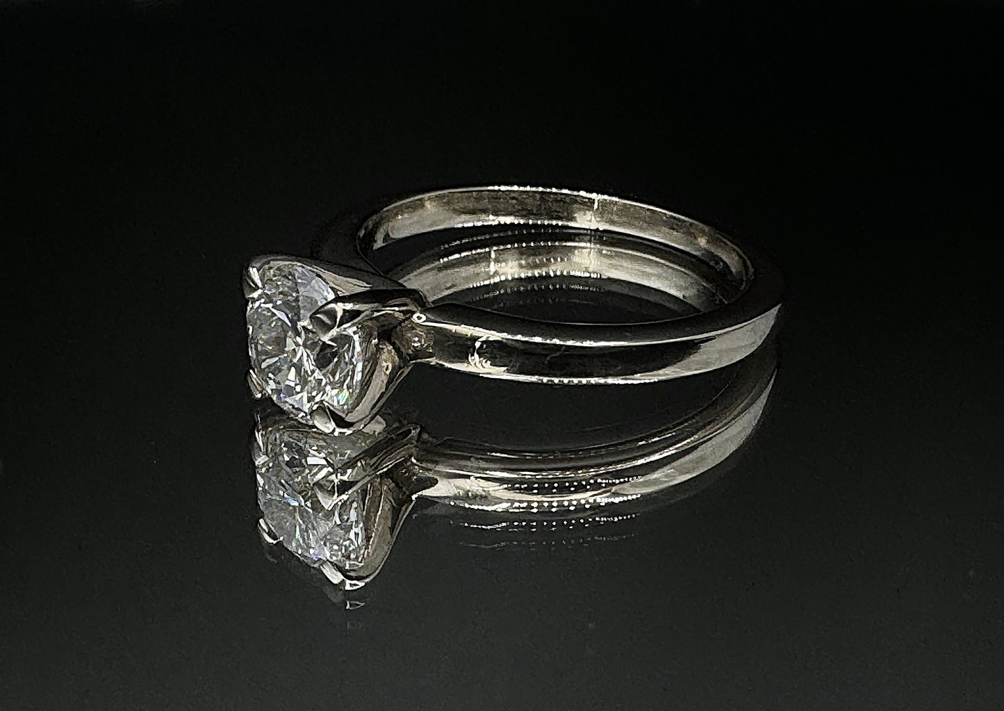1.0 ct Round Brilliant Cut Solitaire Diamond Engagement Ring - GIA/IGI Certified